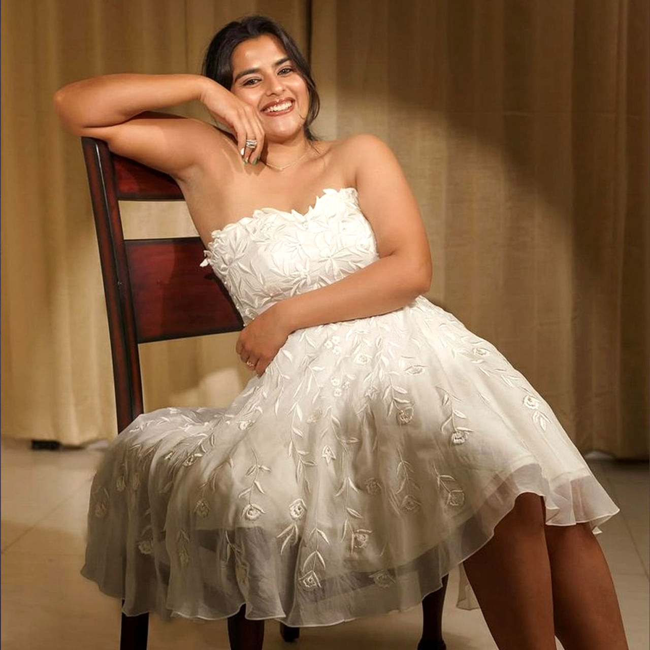 చైల్డ్ ఆర్టిస్ట్ లుగా నటించిన చాలా మంది ఇప్పుడు హీరోలుగా, హీరోయిన్స్ గా నటిస్తున్నారు. వారిలో కావ్య కళ్యాణ్ రామ్ ఒకరు. ఈ చిన్నది చైల్డ్ ఆర్టిస్ట్ గా ఎన్నో సినిమాల్లో నటించింది. 2003లో వచ్చిన గంగోత్రిలో బాలనటిగా తెలుగు తెరకు పరిచయం అయ్యింది కావ్య కళ్యాణ్ రామ్.