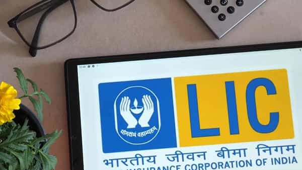 LIC Scholarship: విద్యార్థులకు ఎల్ఐసీ నుంచి స్కాలర్షిప్.. ఎవరు అర్హులు..!