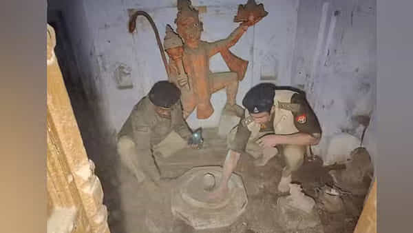 Sambhal:హే శివ.. సంభల్లో బయటపడ్డ పురాతన శివాలయం.. పోటెత్తిన భక్తులు