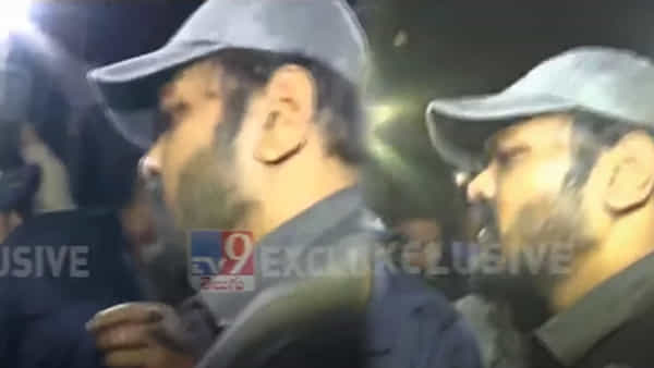 Manchu family fight: జలపల్లిలోని మంచు టౌన్ దగ్గర రచ్చ.. గేట్లు తోసుకుని లోపలికి వెళ్లిన మనోజ్