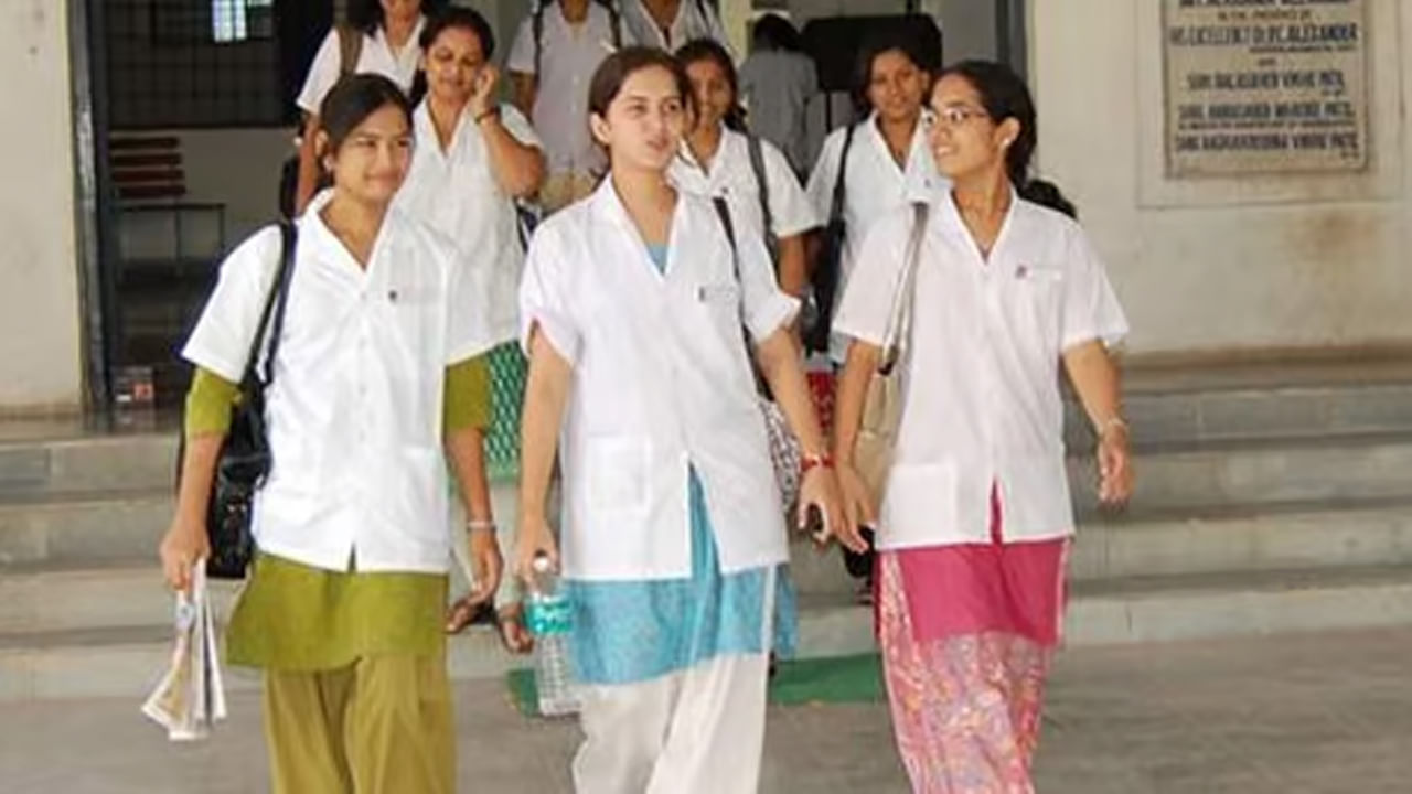 Medical Posts: దేశంలోని మెడికల్ కాలేజీల కోసం ఎన్ని పోస్టులు మంజూరయ్యాయో తెల్సా...