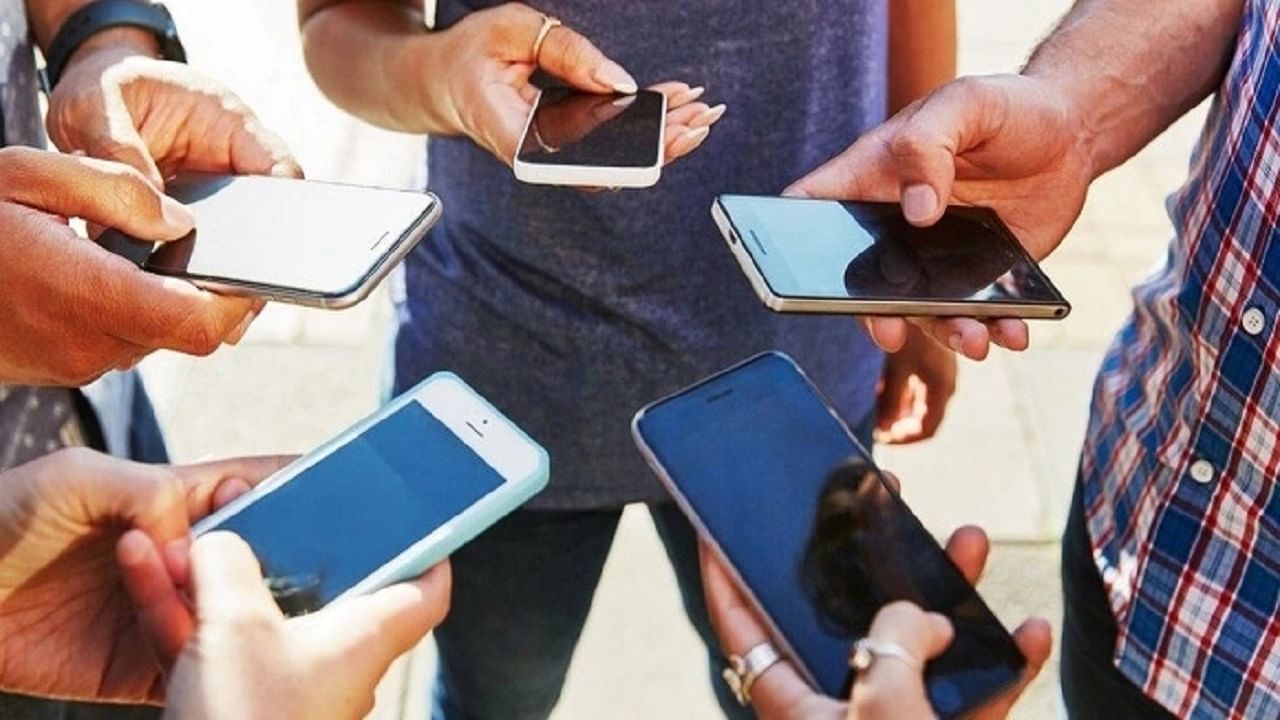 Mobile Subscriptions: భారత్‌లో మొబైల్ కనెక్షన్ల భారీ వృద్ధి.. ఏకంగా 115 కోట్ల కనెక్షన్లు