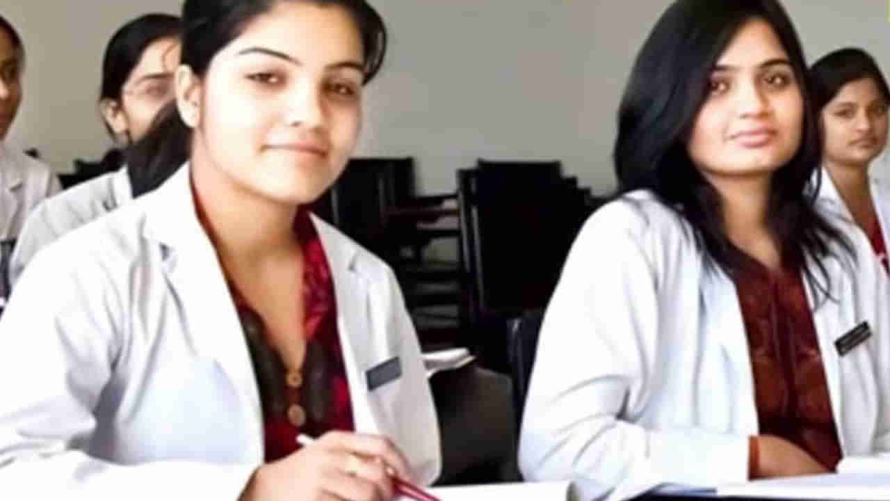 NEET Success Story: నేటి తరానికి స్పూర్తి కృతి.. బస్టాప్‌లు, రైల్వే ప్లాట్‌ఫారమ్‌లో చదివి నీట్ ని క్లియర్ చేసిన యువతి..