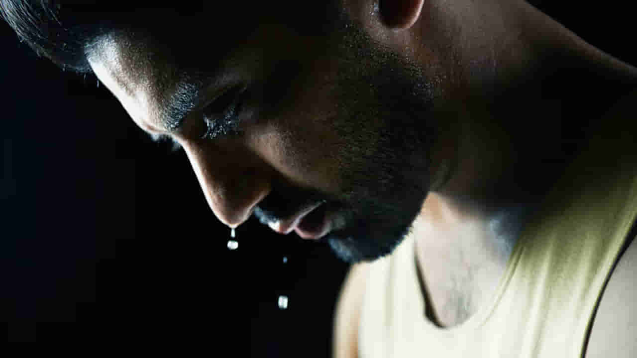 వణికే చలిలోనూ చెమటలు పడుతున్నాయా? ఎంత ప్రమాదమో తెలుసుకోండి