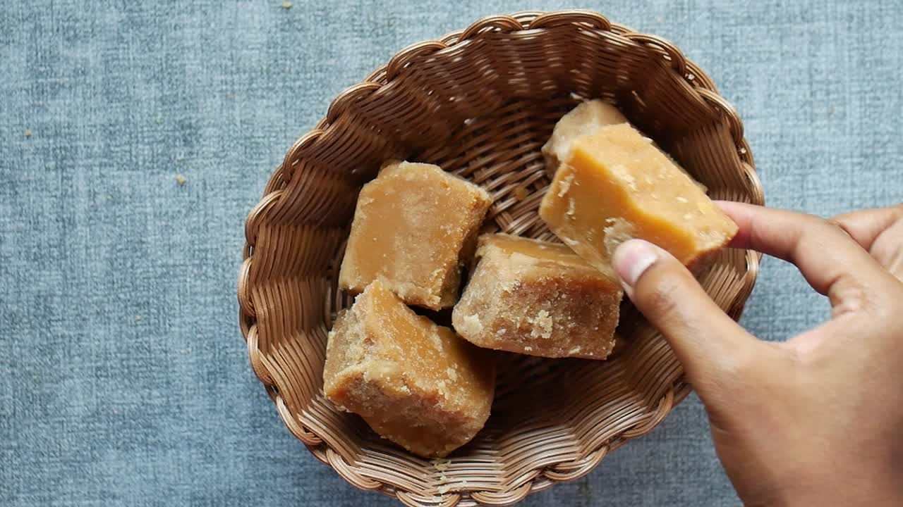 Palm Jaggery: శీతాకాలంలో తాటి బెల్లం తింటే ఇన్ని లాభాలా.. డోంట్ మిస్!