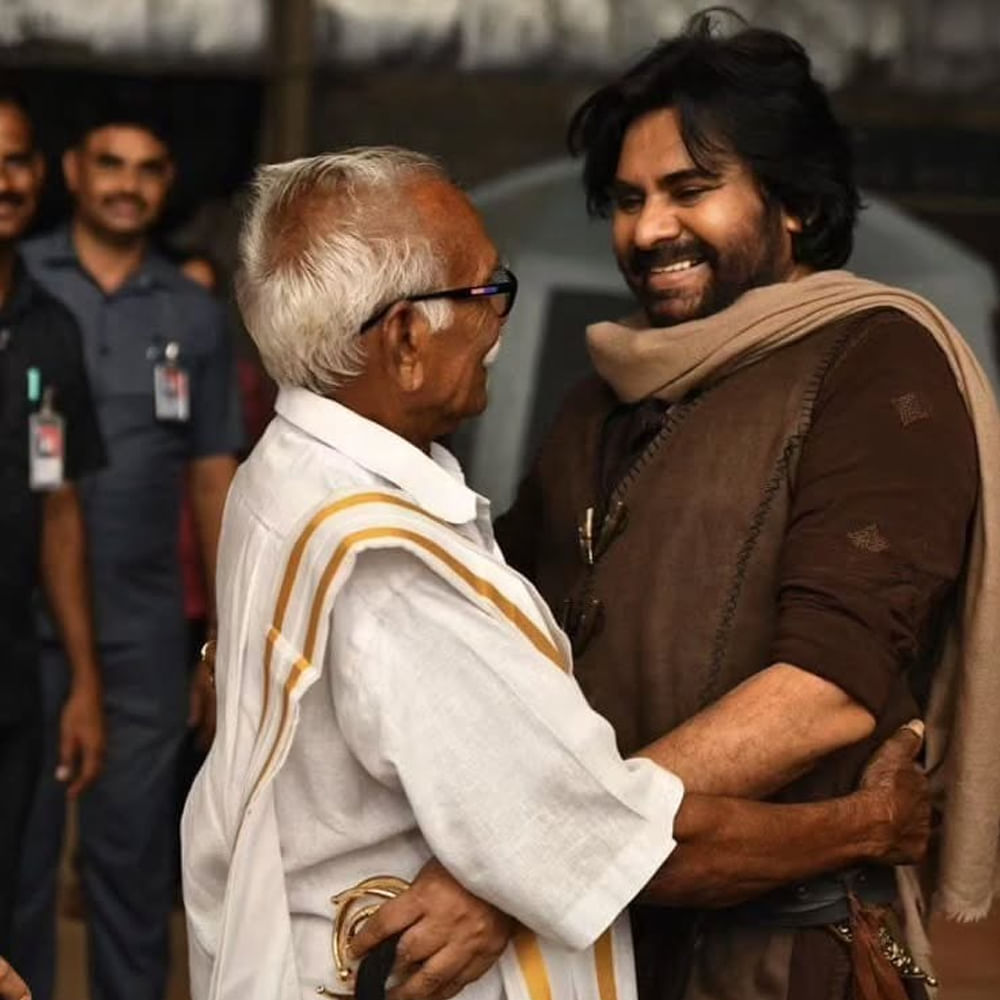 కానీ కుడి ఎడమల్లో ఏదో ఒకదాన్ని కచ్చితంగా సెలక్ట్ చేసుకోవాల్సి వస్తే ఏం చేయాలి? సేమ్‌ సిట్చువేషన్‌లో ఉన్న పవన్‌ కల్యాణ్‌ ఇప్పుడు ఏం చేయబోతున్నారు? 