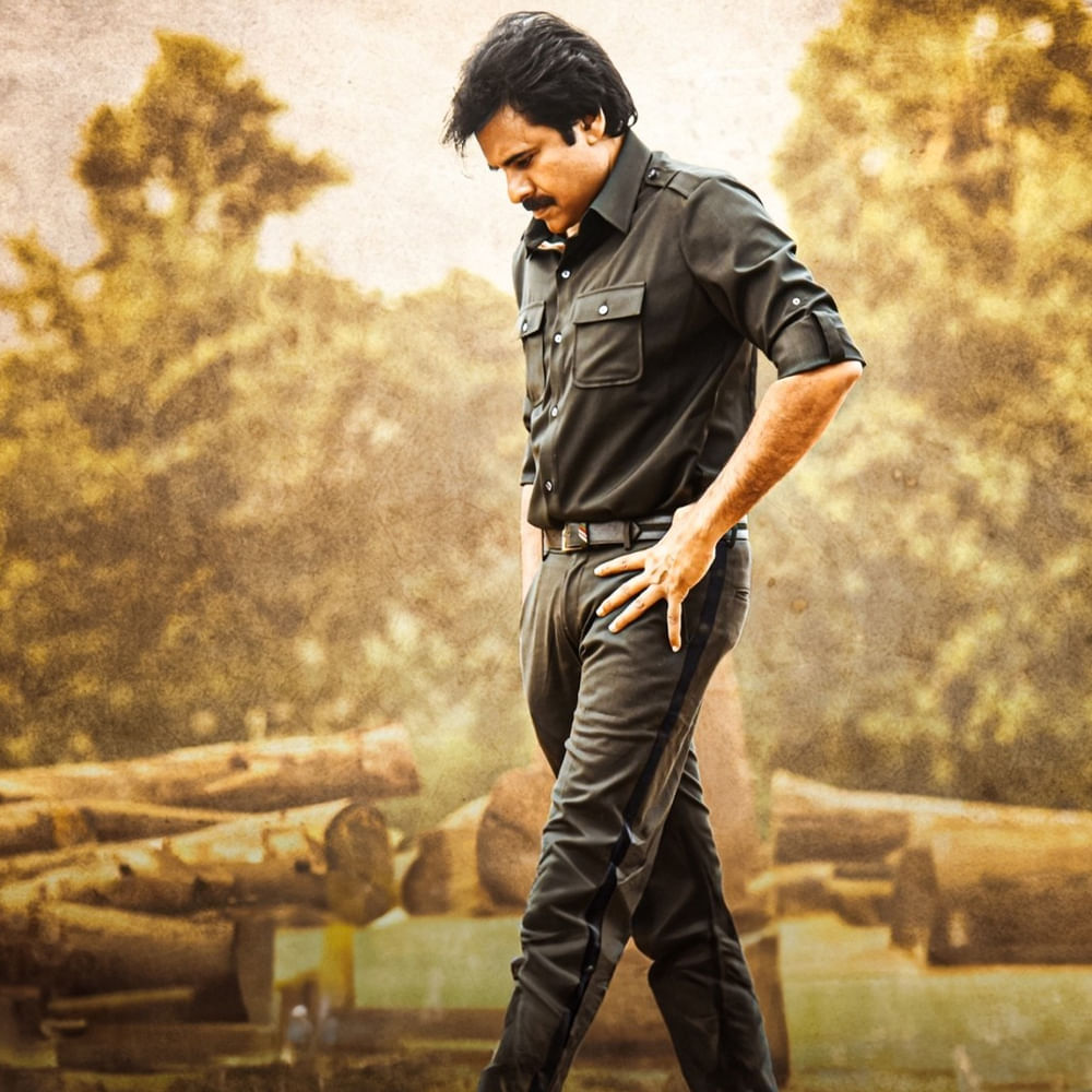 మనపైనున్న దొంగలందర్నీ దోచుకోవడానికి ఆ భగవంతుడు కచ్చితంగా ఒకడ్ని పంపిస్తాడు.. వాడొచ్చి ఈ దొంగ దొరల లెక్కలన్నీ సరిచేస్తాడు అంటూ టీజర్‌ రిలీజ్‌ అయినప్పటి నుంచే క్రేజ్‌ తెచ్చుకుంది హరిహరవీరమల్లు.