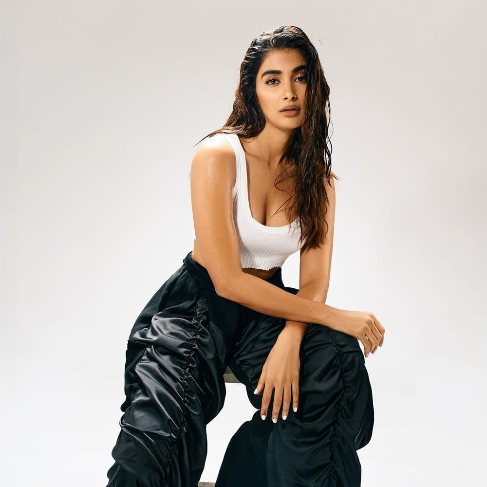 వరుస ఫెయిల్యూర్స్‌తో ఇబ్బందుల్లో ఉన్న పూజా హెగ్డే కూడా 2025లో సోలో హిట్ మీద కన్నేశారు. తమిళ డైరెక్టర్‌ అజయ్‌ జ్ఞానముత్తు కెప్టెన్సీలో లేడీ ఓరియంటెడ్ సినిమా చేస్తున్నారు జిగేల్‌ రాణి.