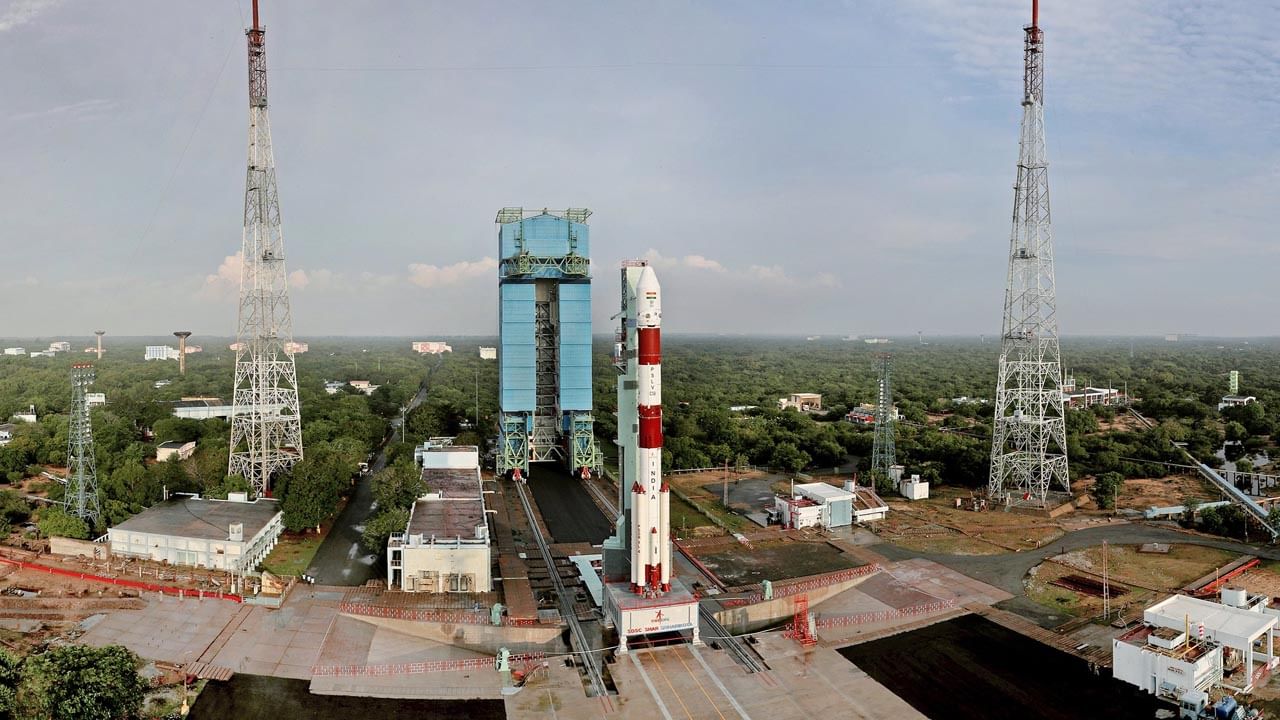 ISRO: మరో ఘనత సాధించేందుకు అడుగు దూరంలో ఇస్రో.. ఏకంగా సూర్యుడిపై అధ్యయనం కోసం..!