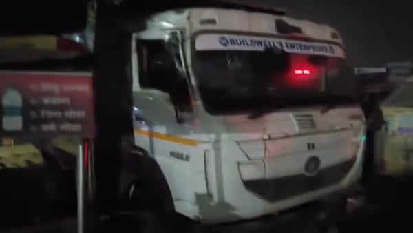 Pune: ఫుట్పాత్పై నిద్రిస్తున్న వారిని ఢీకొట్టిన వాహనం.. ఇద్దరు చిన్నారులు సహా ముగ్గురు మృతి, ఆరుగురికి గాయాలు..