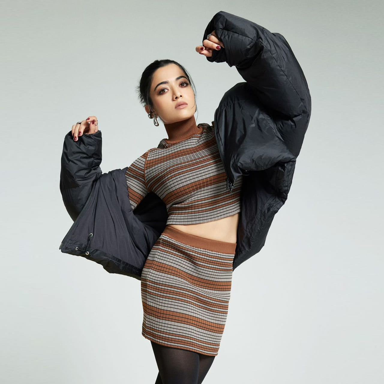 కమర్షియల్ హీరోయిన్‌గా టాప్ ప్లేస్‌లో ఉన్న అందాల భామలు ఇప్పుడు లేడీ ఓరియంటెడ్ సబ్జెక్ట్స్ మీద ఫోకస్ చేస్తున్నారు. ఆల్రెడీ స్టార్ ఇమేజ్‌ వచ్చేసింది కాబట్టి, ఇక నటిగా పేరు తెచ్చుకోవాలని ఫిక్స్‌ అవుతున్నారు. అందుకే విమెన్‌ సెంట్రిక్ కథలకు వెంటనే ఓకే చెప్పేస్తున్నారు.