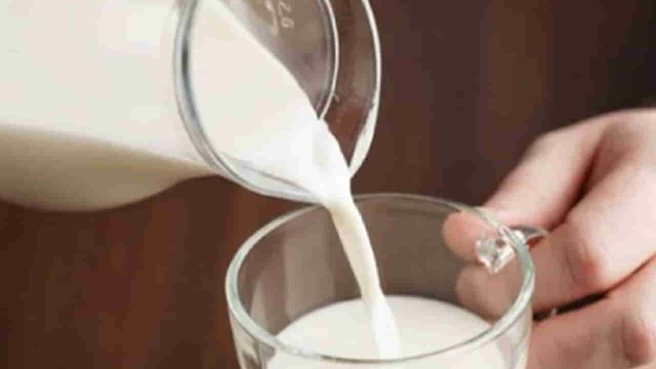 Raw Milk: పచ్చి పాలు తాగుతున్నారా? అయితే ఈ విషయం తెలుసుకోండి..