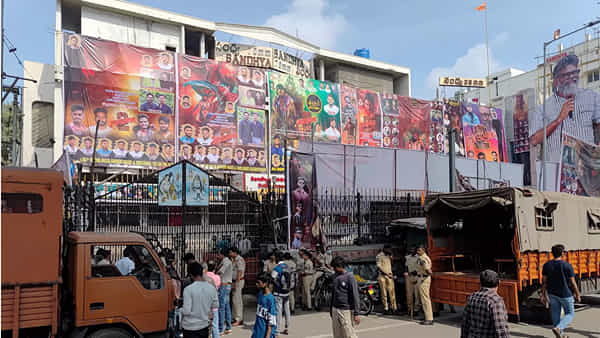 Sandhya theatre stampede: పోలీసుల నోటీసులకు సంధ్య థియేటర్ యాజమాన్యం ఆన్సర్.. ఆరు పేజీల లేఖ..