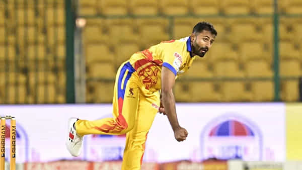 SMAT: పాండ్యా సోదరులకు ఊహించని షాకిచ్చిన ధోని కొత్త బౌలర్.. హ్యాట్రిక్తో సంచలనం..