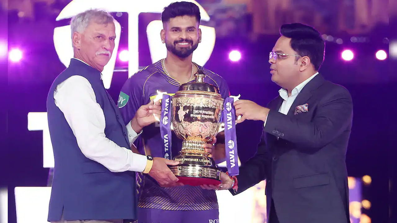 IPL ట్రోఫీ: ఇండియన్ ప్రీమియర్ లీగ్ 2024లో కోల్‌కతా నైట్ రైడర్స్‌కు శ్రేయాస్ అయ్యర్ కెప్టెన్‌గా ఉన్నాడు. ఈ టోర్నీలో కేకేఆర్‌ను ఛాంపియన్‌గా నిలబెట్టడంలో అయ్యర్ కీలక పాత్ర పోషించాడు.