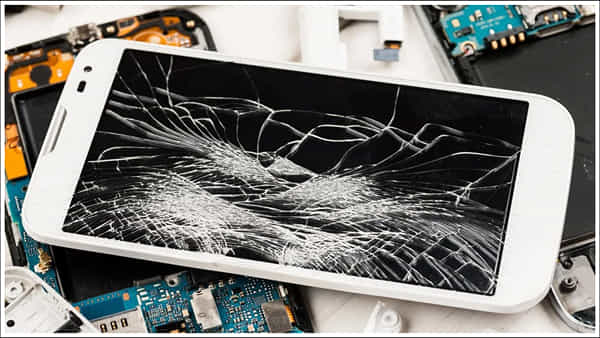 Tech Tips: పగిలిన డిస్ప్లే ఉన్న స్మార్ట్ఫోన్ను వాడుతున్నారా? ప్రమాదమేనట!
