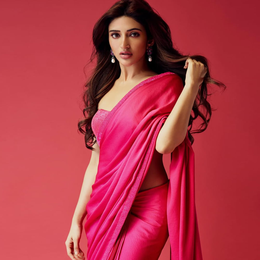 శ్రీలీల జోరు తగ్గేసరికి.. ఈమె రేసు నుంచి తప్పుకుందనే అనుకున్నారంతా. కానీ చిన్న గ్యాప్ ఇచ్చారని ఇప్పుడు అర్థమవుతుంది. ఎందుకంటే 2024 బాకీ మొత్తం 2025లో తీర్చుకోబోతున్నారు.