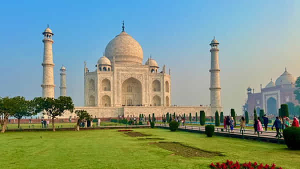 Taj Mahal: తాజ్ మహల్కు బాంబు బెదిరింపు.. ఉలిక్కిపడిన ఆగ్రా.. రంగంలోకి రెస్క్యూ టీమ్స్..