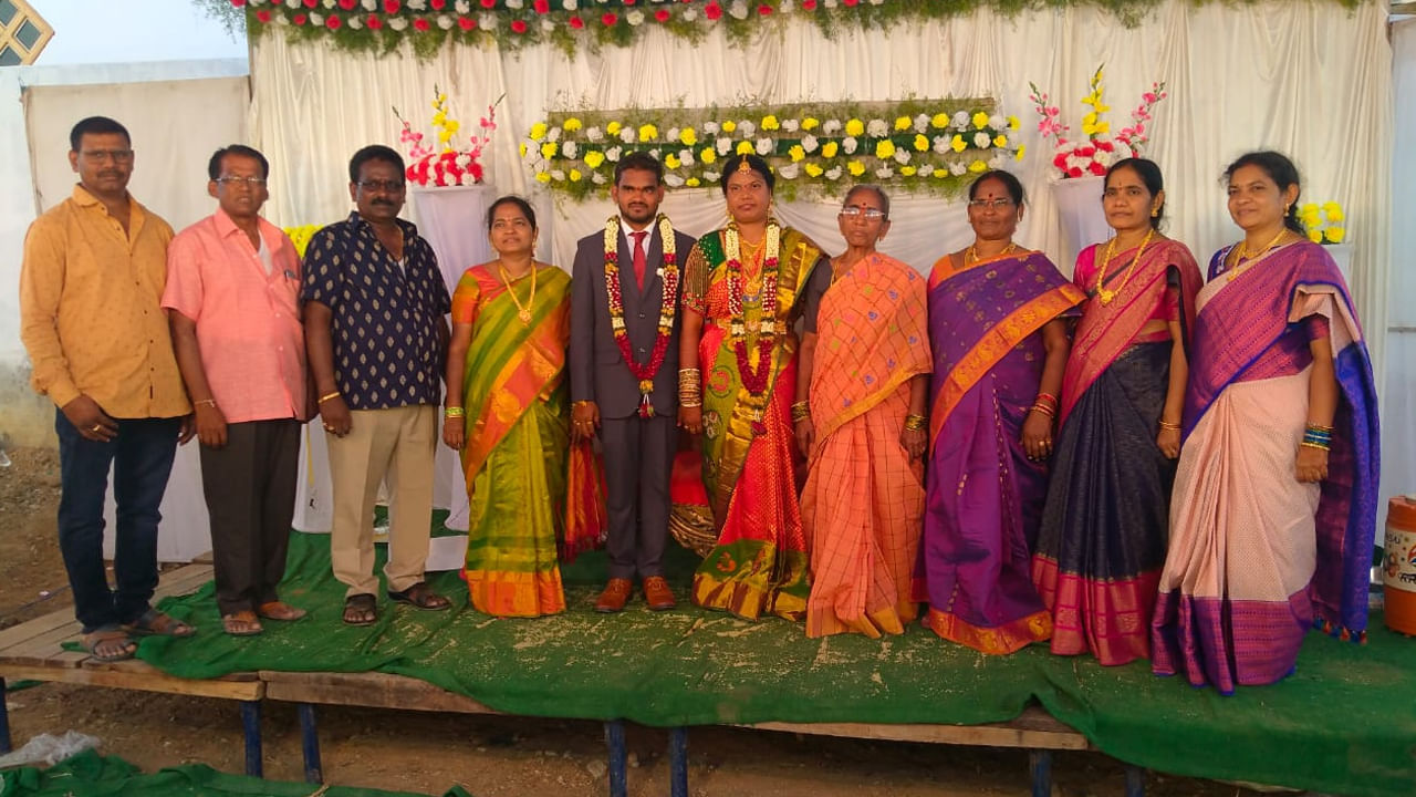 Inspirational: ఆ ఇల్లే బడిగా మారింది..! తండ్రి స్పూర్తితో కుటుంబమంతా ఉపాధ్యాయులే… Inspirational: ఆ ఇల్లే బడిగా మారింది..! తండ్రి స్పూర్తితో కుటుంబమంతా ఉపాధ్యాయులే…