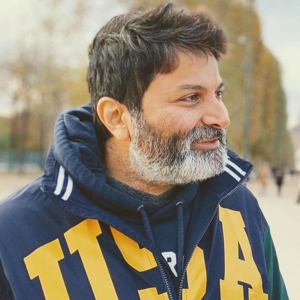 త్రివిక్రమ్ కంటే ముందు అట్లీ పేరు బన్నీ దర్శకుల లిస్టులో బలంగా వినిపించింది.. పైగా పుష్ప 2 విడుదలయ్యాక ట్వీట్ కూడా చేసారీయన. అయితే అట్లీని కాదని తనకు హ్యాట్రిక్ ఇచ్చిన త్రివిక్రమ్‌కే ఓటేసారు అల్లు అర్జున్. బన్నీ ఇమ్మీడియట్‌గా చేసే సినిమా కూడా ఇదే. పుష్ప 3 అనౌన్స్ చేసినా.. ఆల్రెడీ రామ్ చరణ్, సుకుమార్ సినిమా ప్రకటించారు కాబట్టి.. ఈ ప్రాజెక్ట్‌కు ఇంకా టైమ్ పడుతుంది. 