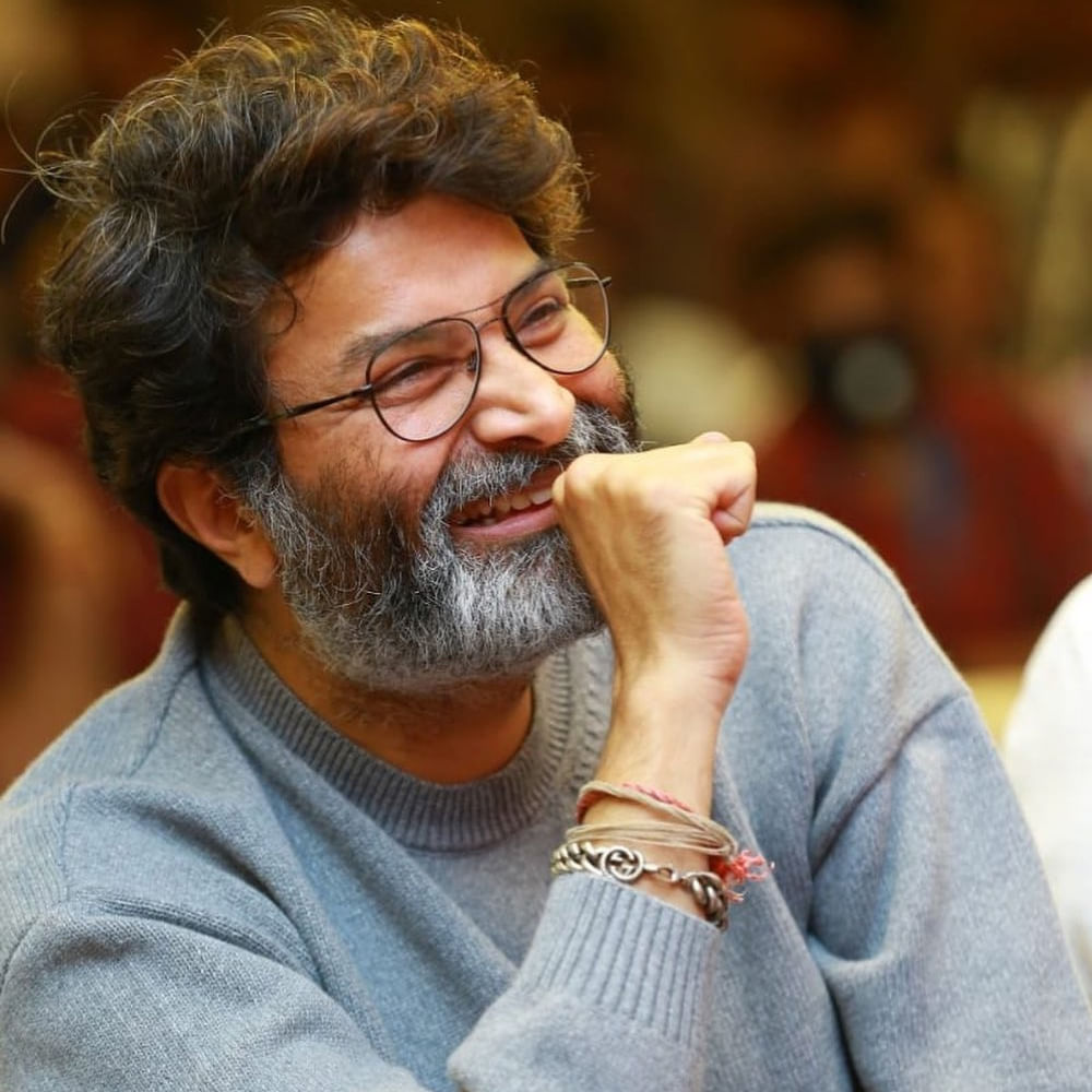 అన్నీ అనుకున్నట్లు జరిగితే సంక్రాంతి తర్వాత ఓ మంచి వీడియోతో త్రివిక్రమ్, బన్నీ ప్రాజెక్ట్ ప్రకటించనున్నారు. ఐదేళ్లుగా గడ్డంతోనే ఉన్న బన్నీ.. గురూజీ కోసం బాగానే మేకోవర్ కానున్నారు. ఈలోపు బౌండెడ్ స్క్రిప్ట్ సిద్ధం చేయనున్నారు మాటల మాంత్రికుడు. గీతా ఆర్ట్స్ భారీ బడ్జెట్‌తో నిర్మించనున్న ఈ సినిమా 2025 జూన్ తర్వాత సెట్స్‌పైకి రానుంది. 