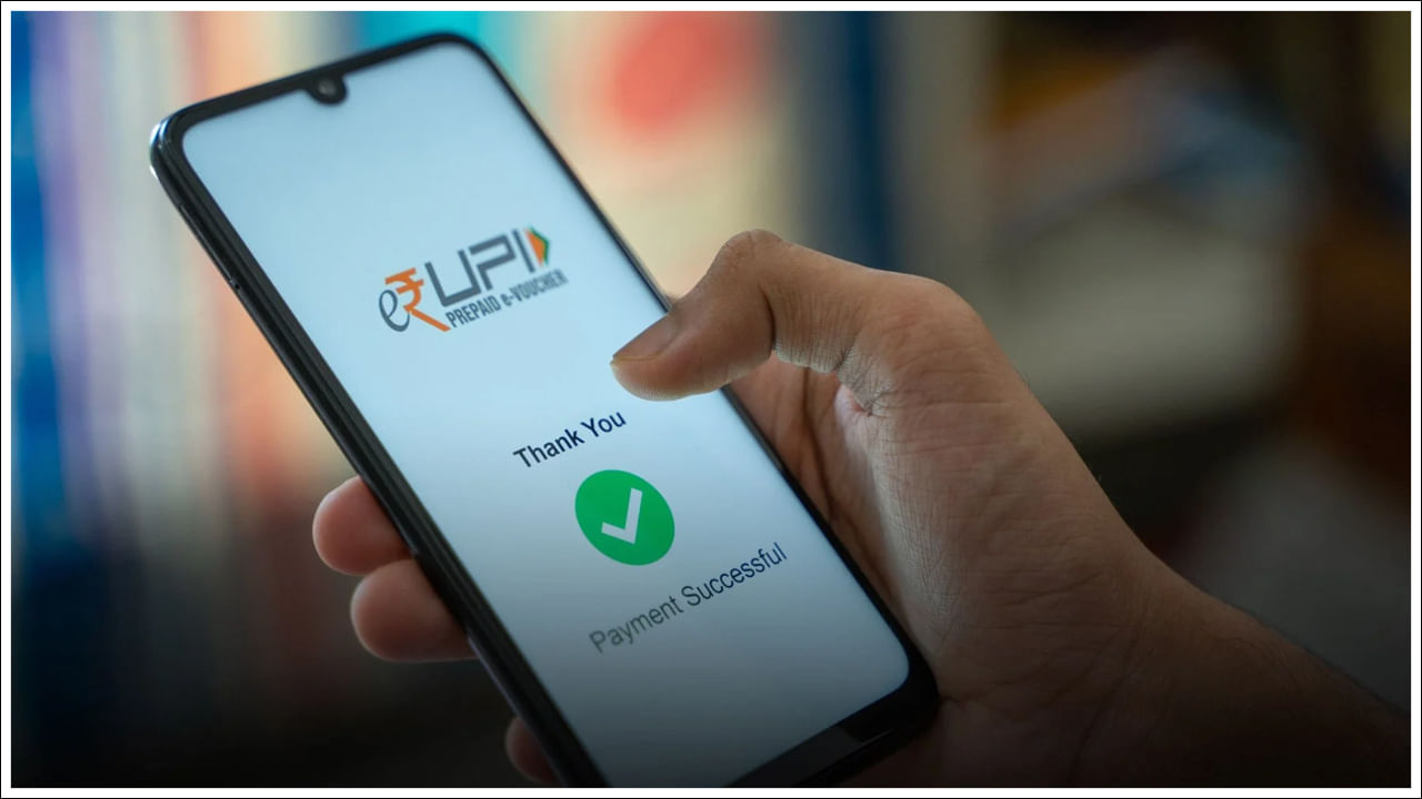 యూనిఫైడ్ పేమెంట్స్ ఇంటర్‌ఫేస్ (యూపీఐ) ఈ ఏడాది జనవరి నుంచి నవంబర్ వరకు రూ.223 లక్షల కోట్ల విలువైన 15,547 కోట్ల లావాదేవీలను సాధించిందని ఆర్థిక మంత్రిత్వ శాఖ శనివారం వెల్లడించింది. మినిస్ట్రీ, X లో సోషల్ మీడియా పోస్ట్‌లో, UPI లావాదేవీ గణాంకాలు భారతదేశంలోని ఆర్థిక లావాదేవీలపై దాని ప్రభావాన్ని చూపుతాయని పేర్కొంది.