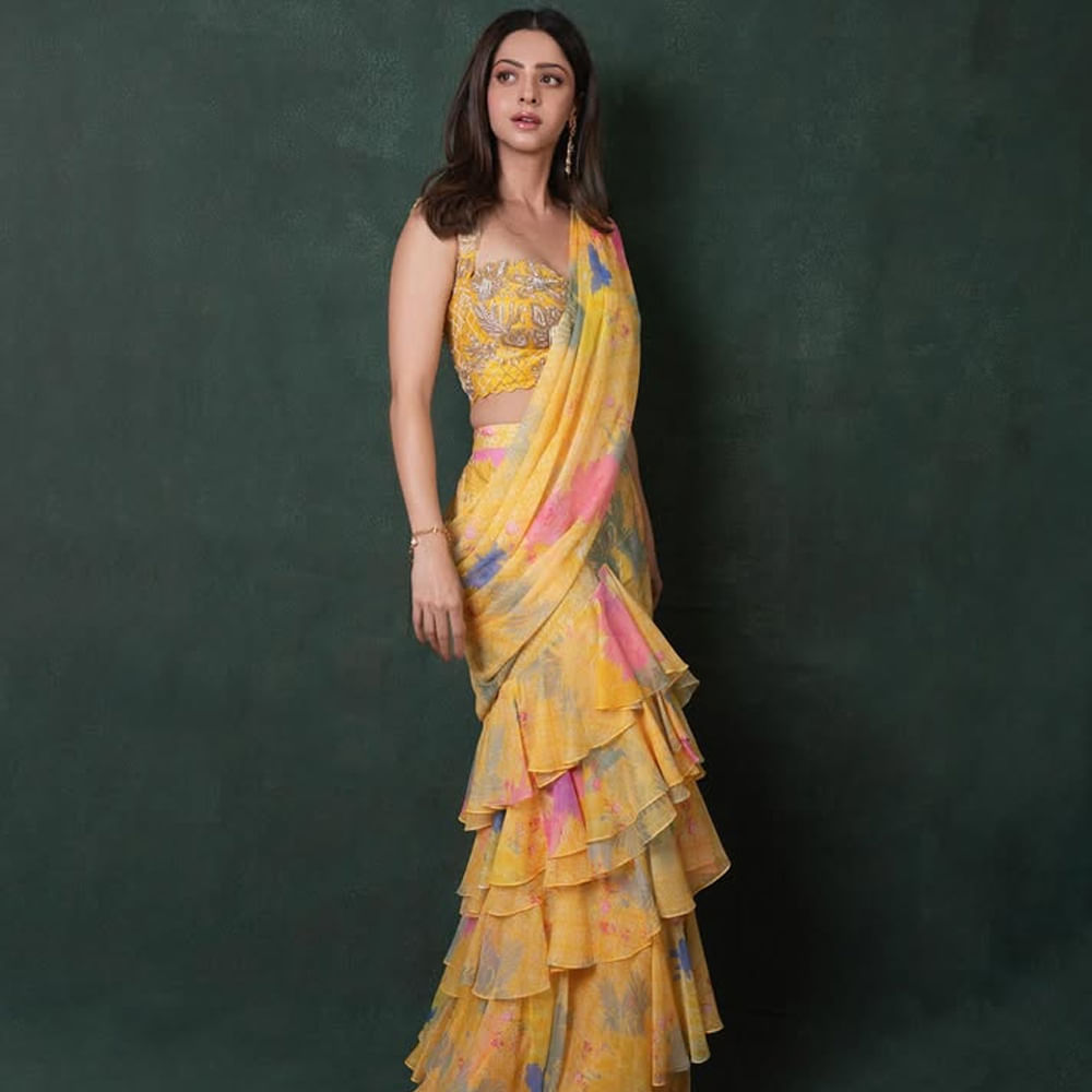 అప్పుడెప్పుడో 20 ఏళ్ల క్రితం బాణం సినిమాతో ఇండస్ట్రీలోకి అడుగుపెట్టింది వేదిక. అందులో అమాయక సుబ్బలక్ష్మి పాత్రలో కట్టిపడేసింది. ఆ తర్వాత విజయదశమి, రాఘవ లారెన్స్ ముని, దగ్గరగా దూరంగా వంటి చిత్రాల్లో నటించింది. 