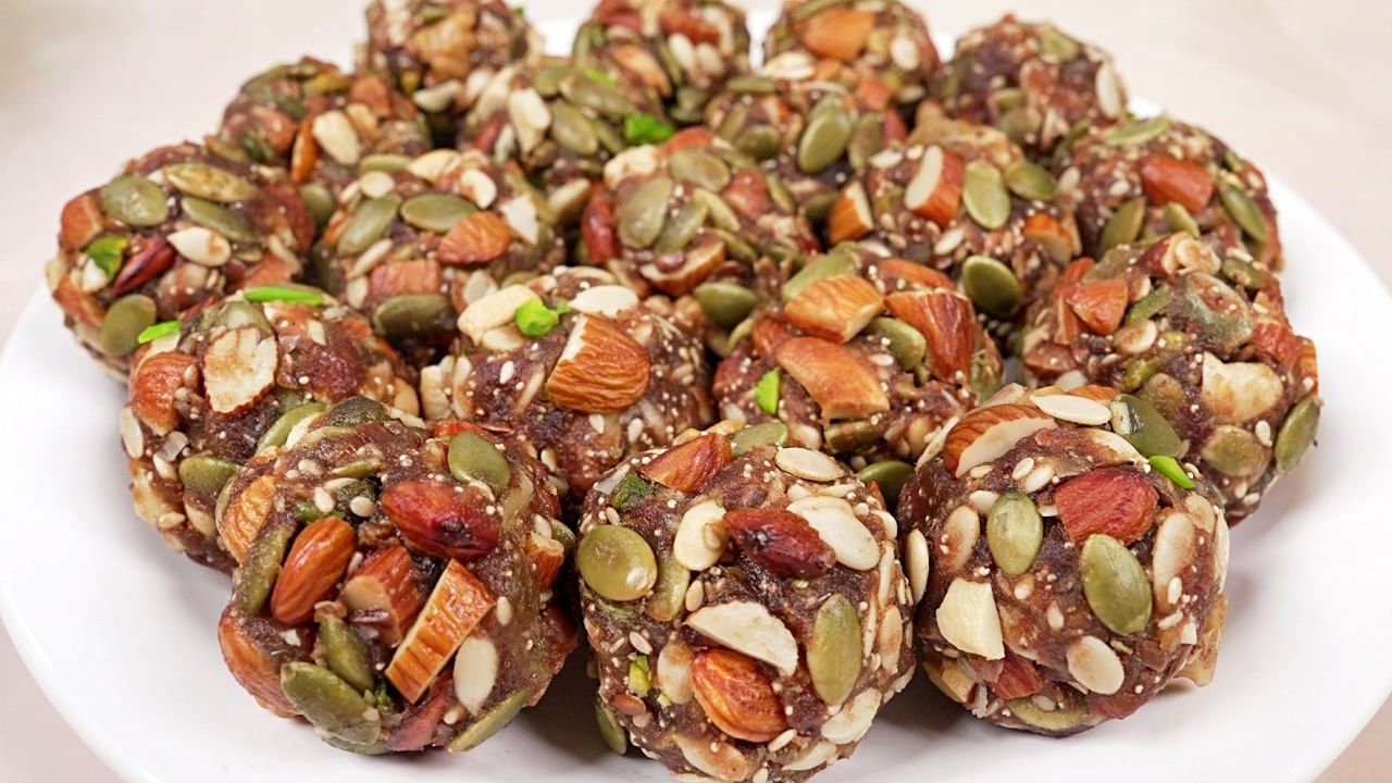 ప్రతి రోజూ నానబెట్టిన డ్రై ఫ్రూట్స్ తినడం వల్ల ఆరోగ్యంగా బరువు పెరుగుతారు. డ్రై ఫ్రూట్స్‌లో అన్నీ హెల్దీ ఫ్యాట్సే కాబట్టి.. బలంగా తయారవుతారు. డ్రై ఫ్రూట్స్‌ షేక్ కూడా తాగవచ్చు. కండరాలకు శక్తి కూడా అందుతుంది.
