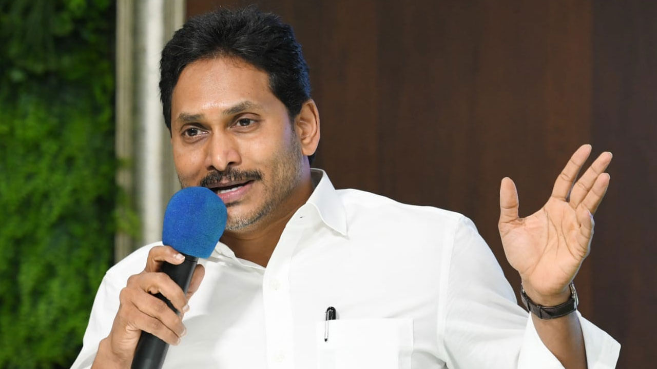 YS Jagan: డైవర్షన్‌ పాలిటిక్స్‌.. డిప్యూటీ సీఎం ఆ షిప్‌ దగ్గరకు ఎందుకు వెళ్లలేదు.. జగన్ సంచలన వ్యాఖ్యలు