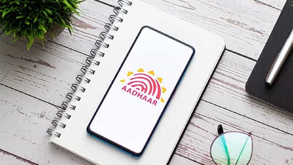 Aadhaar Loans: ఆధార్ కార్డుతో పది లక్షల లోన్ తీసుకునే ఛాన్స్.. అర్హతలేంటో తెలుసా?