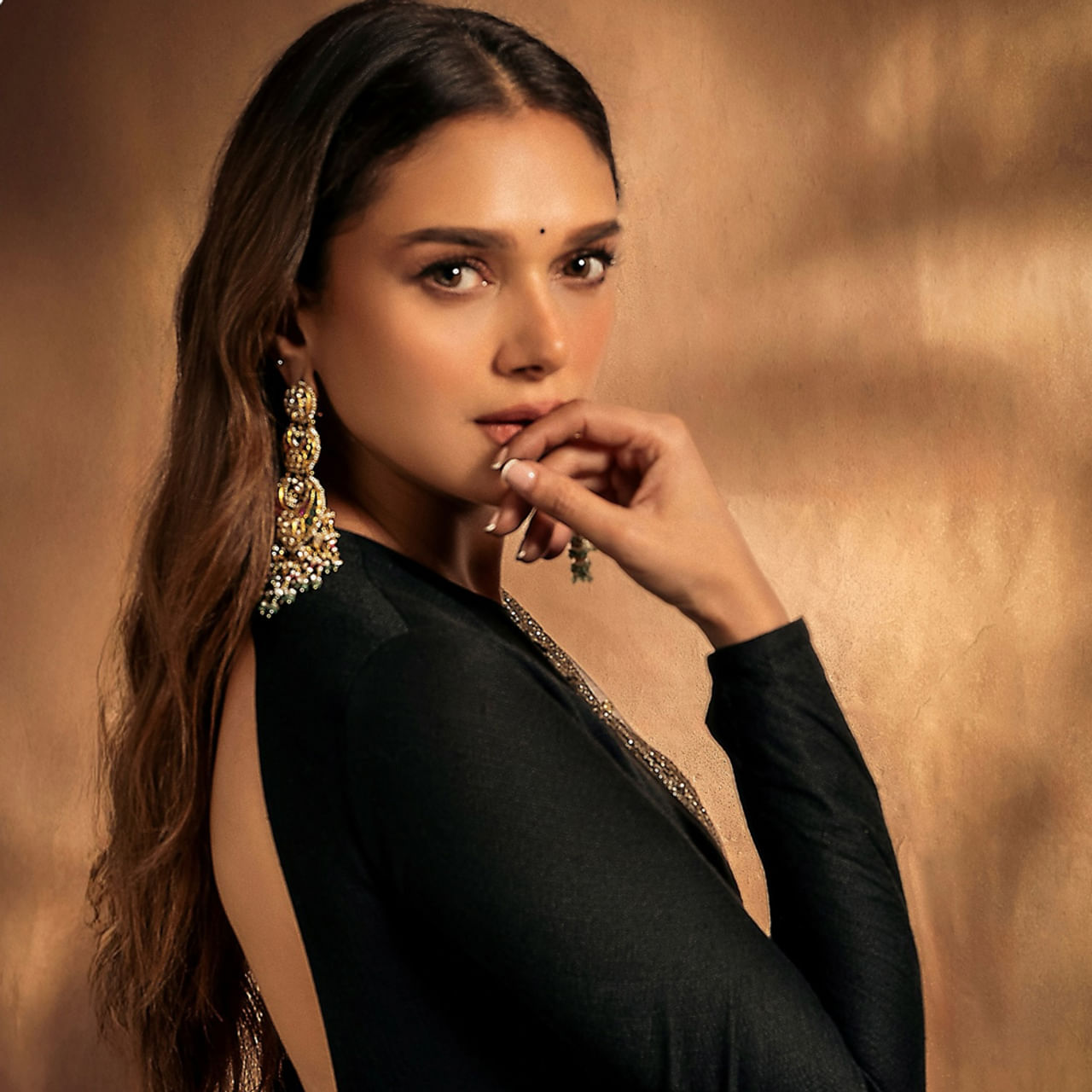  2006లో మలయాళంలో విడుదలైన ‘ప్రజాపతి’ సినిమాతో సినీ ఇండస్ట్రీలోకి అడుగుపెట్టిన అదితి రావు హైదరీ.. ఆ తర్వాత ‘శ్రీనగరం’ మూవీతో తమిళంలో తన అదృష్టాన్ని పరీక్షించుకుంది. ఇక ‘ఢిల్లీ 6’ సినిమాతో హిందీలో అరంగేట్రం చేసింది.