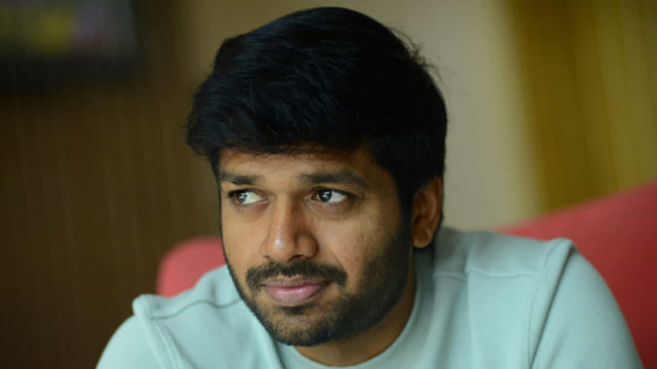 కమర్షియల్ సినిమాకు కామెడీ టచ్‌ ఇస్తూ అనిల్ చేసే మూవీస్‌ మెగా ఇమేజ్‌కు పర్ఫెక్ట్‌గా సూట్ అవుతాయంటున్నారు ఇండస్ట్రీ జనాలు. ఈ యంగ్ డైరెక్టర్‌ ఇండస్ట్రీలో పదేళ్ల జర్నీ పూర్తి చేసుకున్న సందర్భంగా మరిన్ని సక్సెస్‌ఫుల్ సినిమాలతో ఆడియన్స్‌ను అలరించాలని విష్ చేస్తున్నారు.
