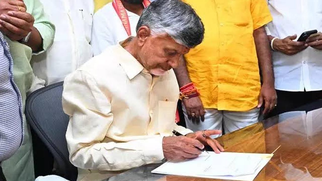 AP CM Chandrababu: నూతన సంవత్సరంలో ఏపీ సీఎం చంద్రబాబు తొలి సంతకం దేనిపైనో తెలుసా..?