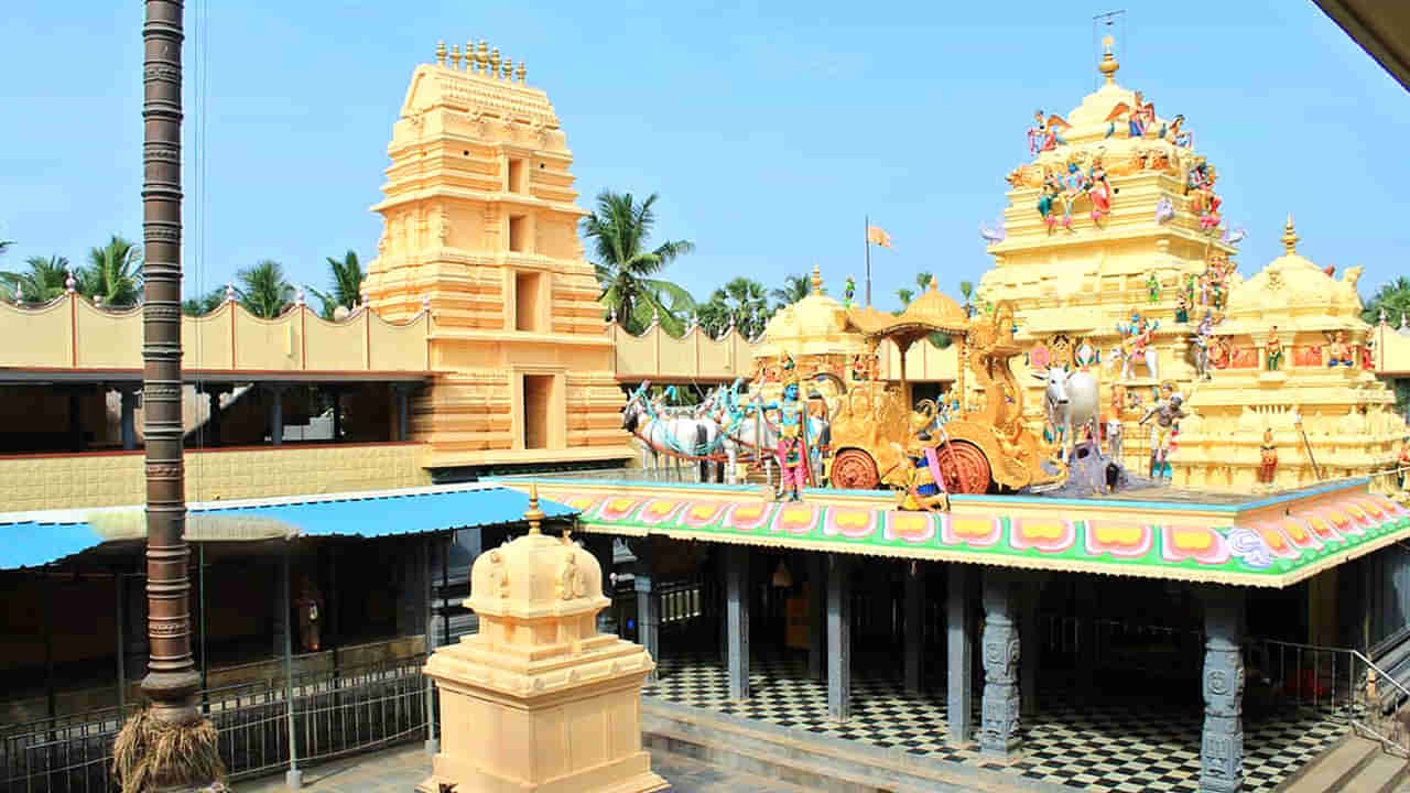 కోనసీమ తిరుమలలో భక్తుల అవస్థలు.. సరైన సదుపాయాలు లేక ఇబ్బందులు..