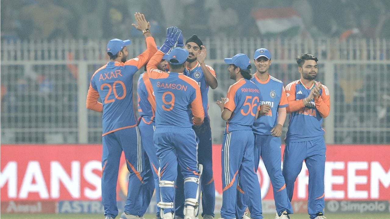 టీమిండియా తరపున 61 టీ20 మ్యాచ్‌లు ఆడిన అర్షదీప్ సింగ్ ఇప్పటి వరకు 210.4 ఓవర్లు బౌలింగ్ చేశాడు. అంటే 1264 బంతుల్లో 97 వికెట్లు తీశాడు. దీంతో అతి తక్కువ బంతుల్లో 95కి పైగా వికెట్లు తీసిన భారత బౌలర్‌గా నిలిచాడు.