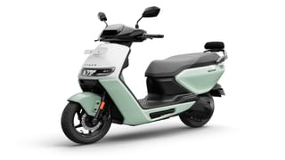 EV Scooter: లక్ష రూపాయాల్లో లక్షణమైన స్కూటర్ విడుదల.. ఫీచర్స్ తెలిస్తే ఎగిరిగంతేస్తారంతే..!