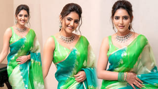 Meenakshi Chaudhary: ఈ కోమలి నవ్వు సృష్టిలో ఎనిమిదవ అద్భుతం.. మెస్మరైజ్ మీనాక్షి..