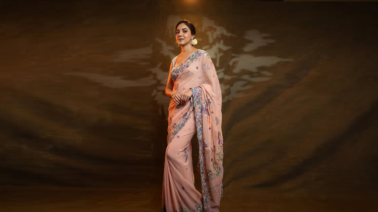  2016 పెళ్లి చూపులు చిత్రంతో తొలిసారి హీరోయిన్ గా నటించి ఆకట్టుకుంది. ఈ సినిమాకి ఉత్తమ నటిగా నంది అవార్డు, సౌత్ ఉత్తమ నటిగా ఫిల్మ్‌ఫేర్ క్రిటిక్స్ అవార్డును అందుకుంది. తర్వత కేశవ, వరుడు కావలెను, ఒకే ఒక జీవితం వంటి హిట్ చిత్రాల్లో నటించింది. 2024లో స్వాగ్ అనే సినిమాలో ఆకట్టుకుంది. ప్రస్తుతం మజకాలో నటిస్తుంది.