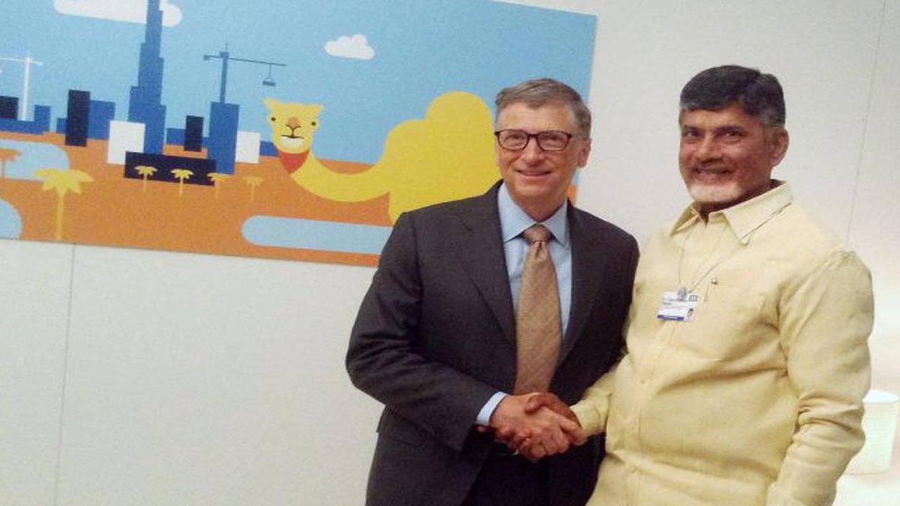 ఏపీ సీఎం చంద్రబాబుకు మైక్రోసాఫ్ట్ కో ఫౌండర్ బిల్ గేట్స్ గిఫ్ట్.. ఏంటో తెలుసా?