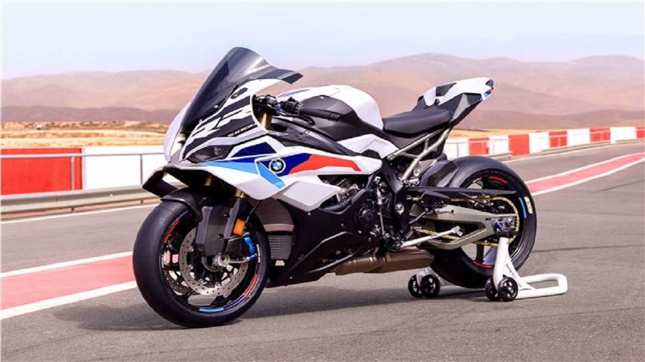 బీఎండబ్ల్యూ కంపెనీ అప్‌డేటెడ్ ఎస్ 1000ఆర్ఆర్‌తో పాటు ఆర్ 1300 జీఎస్ఏలను విడుదల చేయనుంది. సూపర్‌స్పోర్ట్ రీడిజైన్ చేసిన ఫెయిరింగ్, వింగ్‌లెట్‌లను ఈ బైక్ ప్రత్యేకతగా ఉంటుంది. ఆర్ 1300 జీఎస్ఏ ఎలక్ట్రానిక్ రైడర్ ఎయిడ్స్‌తో పాటు రాడార్-సహాయకమైన వాటితో పాటు బీఎండబ్ల్యూకు సంబంధించిన ఆటోమేటెడ్ షిఫ్ట్ అసిస్టెంట్‌తో వస్తుంది. అందవల్ల ఈ మోడల్‌లో ఫిజికల్ క్లచ్ లివర్‌ ఉండదు. అయితే ఈ రెండు బైక్‌ల ధరలు అధికారికంగా ప్రకటించలేదు. 
