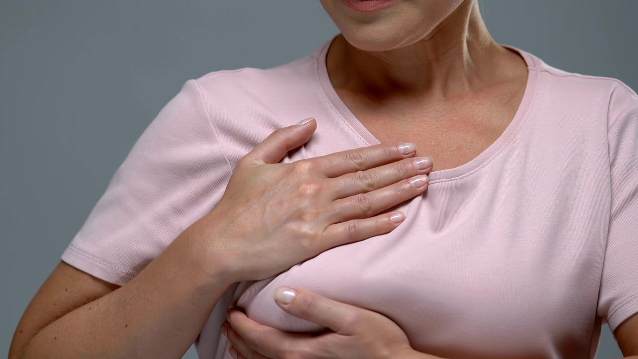 పండ్లు, కూరగాయలు, తృణధాన్యాలు, లీన్ ప్రోటీన్లు అధికంగా ఉండే ఆహారం తినడంపై ఎక్కువ దృష్టి పెట్టాలి. ప్రాసెస్ చేసిన ఆహారాలు, ఎర్ర మాంసాలు, చక్కెర పానీయాల వినియోగాన్ని తగ్గించడానికి ప్రయత్నించాలి. ఈ రకమైన ఆహార అలవాట్లు భవిష్యత్తులో ప్రమాద కారకాలను నియంత్రించడంలో సహాయపడతాయి.