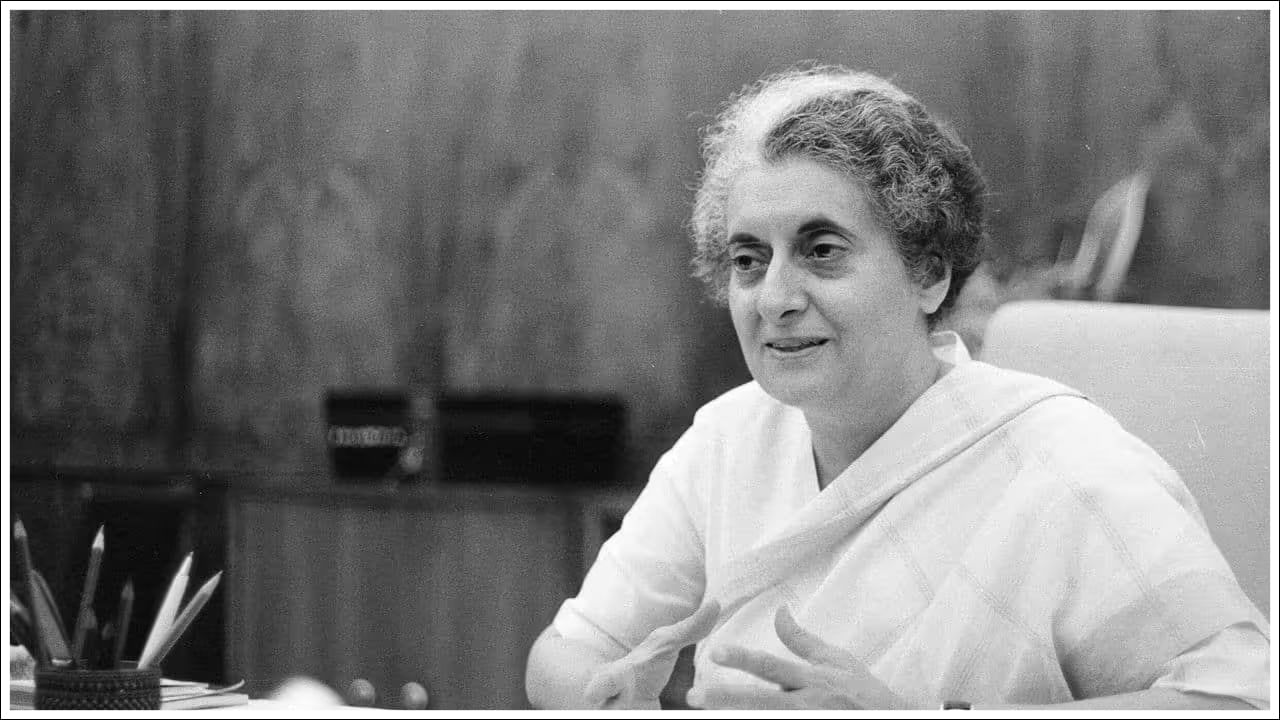 స్వాతంత్య్రం వచ్చిన తర్వాత తొలిసారిగా ఓ మహిళ బడ్జెట్‌ను ప్రవేశపెట్టింది. ఈ మహిళ పేరు భారత మాజీ ప్రధాని ఇందిరా గాంధీ. 1970లో ఆయన స్వయంగా బడ్జెట్‌ను సమర్పించారు. 