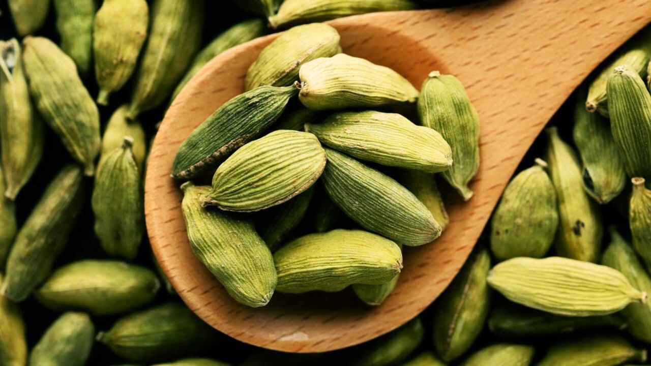 Cardamom: ఈ చిన్న యాలకులతో గుట్టలాంటి పొట్టను కరిగించేయవచ్చు..