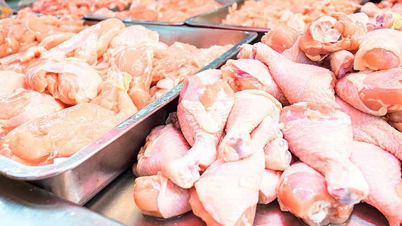 Chicken Rates: ఇక లొట్టలే.. తెలుగు రాష్ట్రాల్లో చికెన్ ధరలు తెలిస్తే ఎగిరి గంతేస్తారు.!