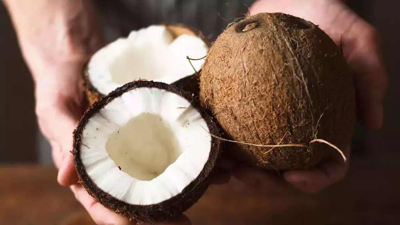 Coconut Storage Tips: ఇలా చేస్తే పగిలిన కొబ్బరి కాయలు ఎన్నాళ్లైనా తాజాగా ఉంటాయ్‌..!