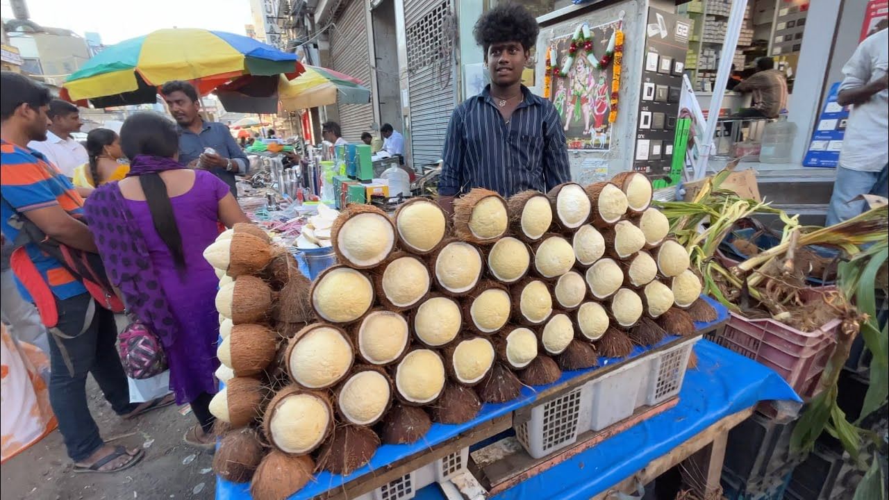 జీర్ణ సమస్యలను దూరం చేయడంలో కూడా కొబ్బరి పువ్వు ఎంతో చక్కగా పని చేస్తుంది. శరీరంలో పేరుకు పోయిన చెడు కొలెస్ట్రాల్‌ను కూడా తొలగిస్తుంది. బరువు తగ్గడంలో కూడా సహాయ పడుతుంది. కొబ్బరి పువ్వుతో అనేక ఆరోగ్య లాభాలు ఉన్నాయి.

(NOTE: ఇందులోని అంశాలు కేవలం అవగాహన కోసం మాత్రమే. నిపుణులు అందించిన సమాచారం ప్రకారం ఇక్కడ తెలియజేయడమైనది. ఆరోగ్యరీత్యా ఎలాంటి సమస్యలు ఉన్నా వైద్య నిపుణుల్ని సంప్రదించడం మేలు.)
