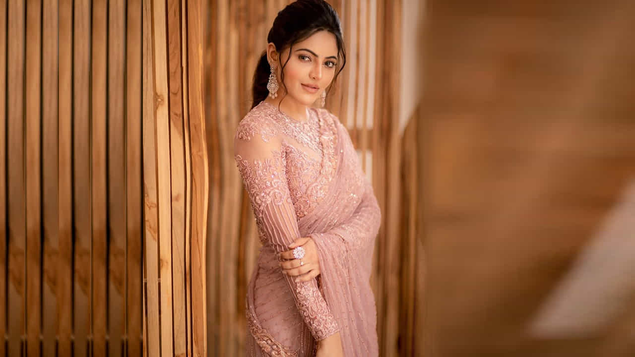 2018లో V. Z. దురై యేమాలిలో ప్రధాన పాత్రలో నటించింది. తర్వాత ఎన్నో హిట్ చిత్రాల్లో నటించింది ఈ చిన్నది. 2023లో యంగ్ హీరో కిరణ్ అబ్బవరంకి జోడిగా మీటర్ అనే చిత్రంతో హీరోయిన్ గా తెలుగుతెరకు పరిచయం అయింది ఈ బ్యూటీ.