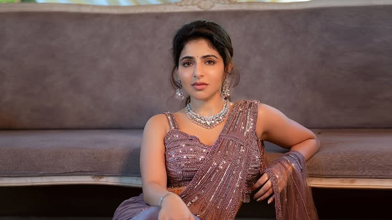 తర్వాత తమిళ రొమాంటిక్ డ్రామా చిత్రం యాపిల్ పెన్నేలో తొలిసారిగా కోమలవల్లి అనే పేరుతో కథానాయకిగా నటించింది. 2013లో M.S రమేష్ దర్శకత్వంలో దావ‌స‌ల‌ అనే చిత్రంలో కథానాయకిగా కన్నడ ప్రేక్షకులకు పరిచయం అయింది ఈ వయ్యారి భామ.