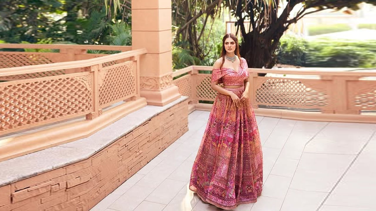 2016లో నాను మట్టు వరలక్ష్మి అనే చిత్రంతో కన్నడలో పరిచయం అయింది. 2019లో పేట చిత్రంతో తమిళ అరంగేట్రం చేసింది. ప్రస్తుతం ప్రభాస్ ప్రధాన పాత్రలో మారుతి దర్శకత్వంలో రాజా డీలక్స్ లో హీరోయిన్ గా తొలిసారి డైరెక్ట్ తెలుగు మూవీ చేస్తుంది.