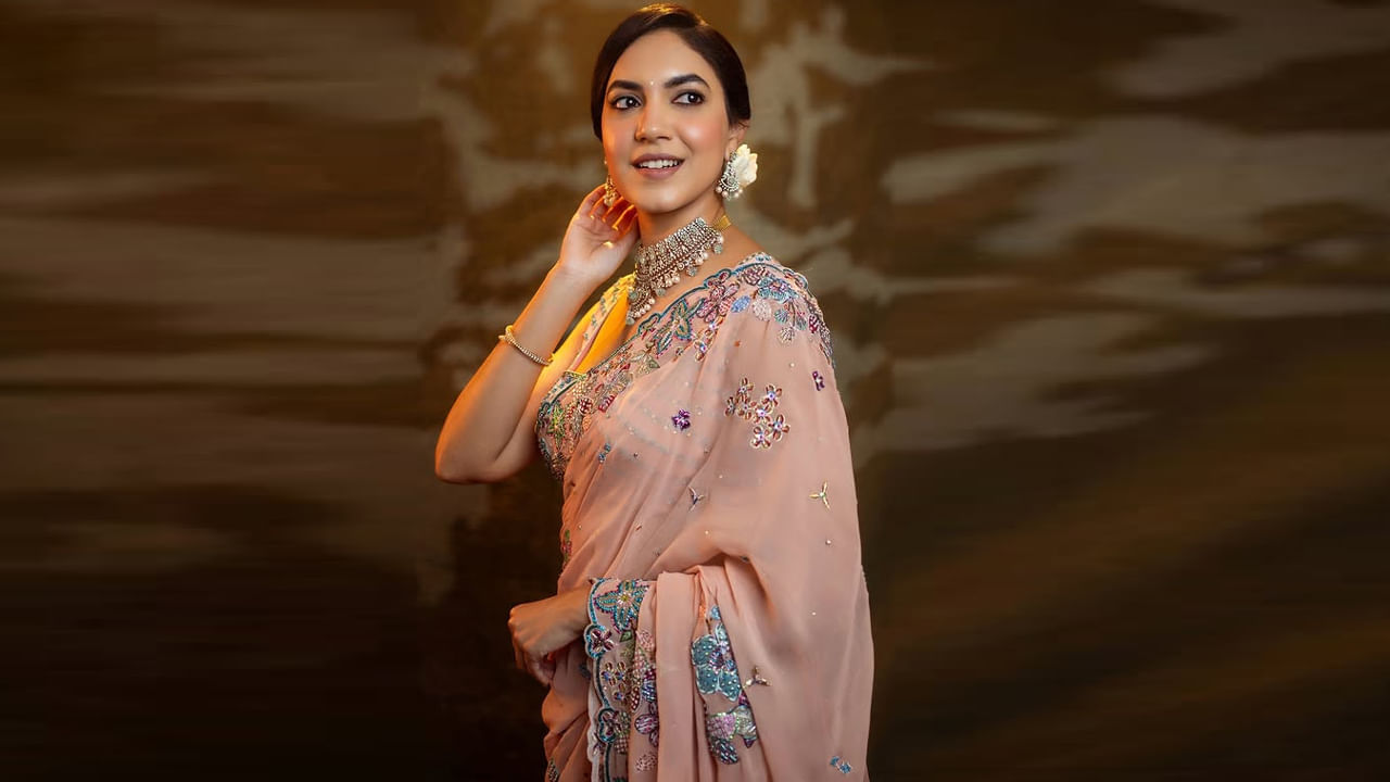 10 మార్చి 1990న తెలంగాణ రాజదాని హైదరాబాద్ లో జన్మించింది రీతు వర్మ. ఆమె కుటుంబం మధ్యప్రదేశ్‌లోని భోపాల్‌కు చెందినది. ఆమె తెలుగులో అనర్గళంగా మాట్లాడుతుంది. తన తెలుగు చిత్రాలకు తానే డబ్బింగ్ చెప్పుకుంటుంది.